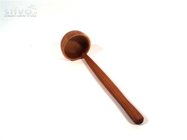 Lesena zajemalka