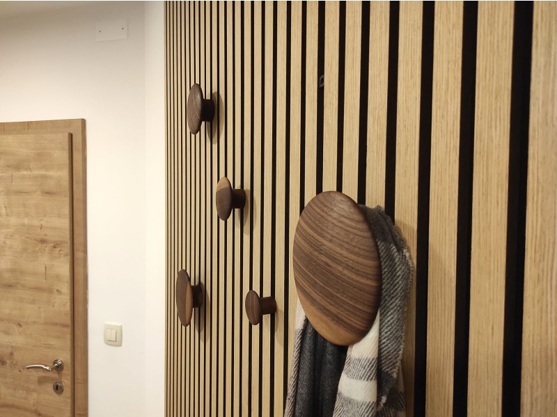 Leseni obešalniki za akustične panele - konveks