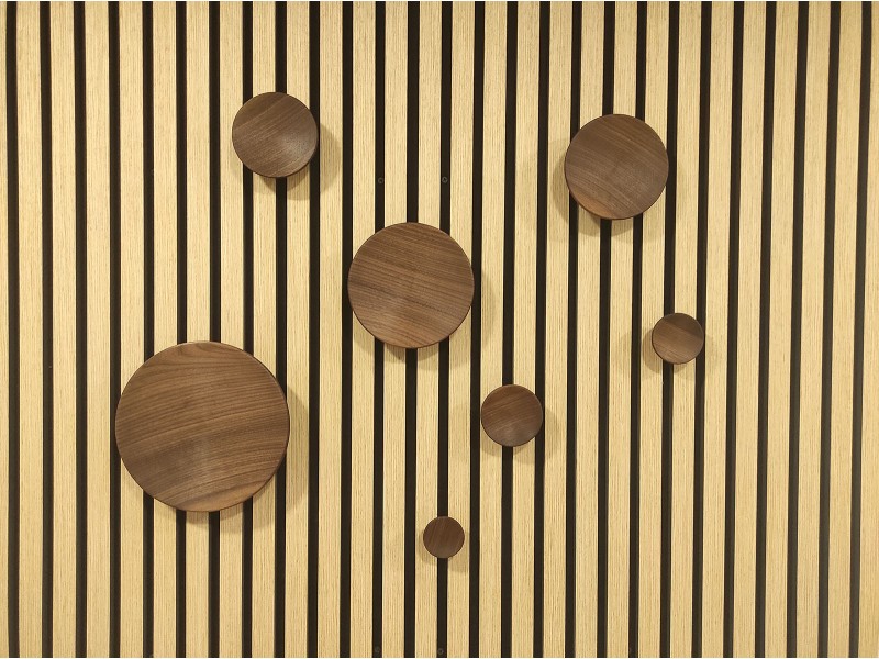 Leseni obešalniki za akustične panele