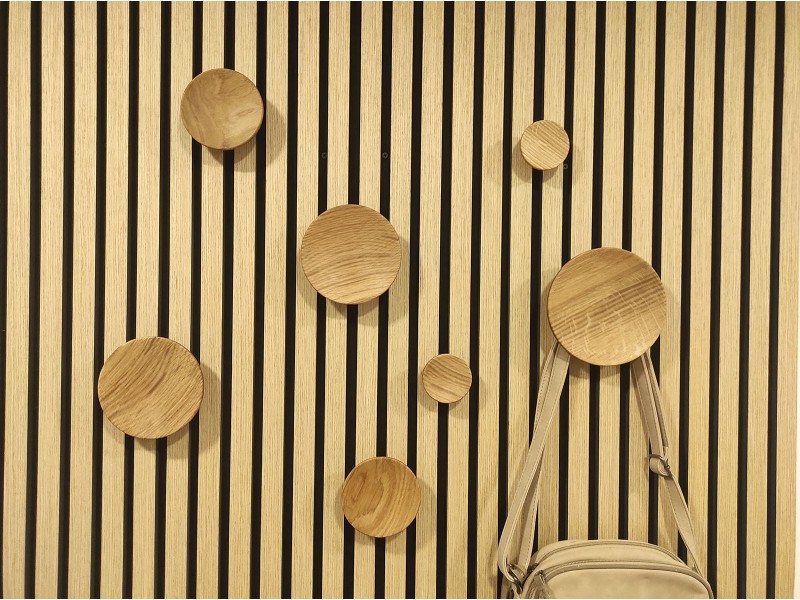 Leseni obešalniki za akustične panele