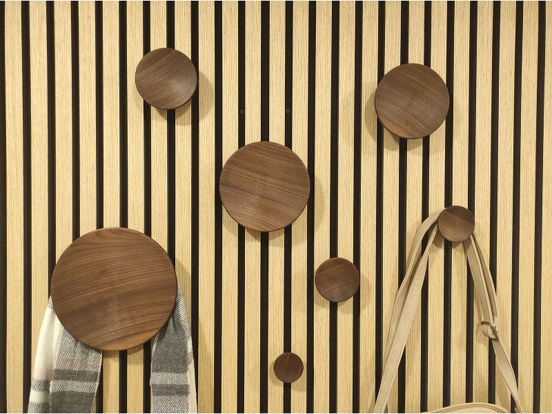 Leseni obešalniki za akustične panele