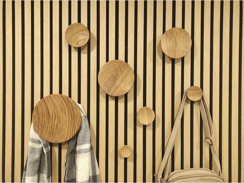 Leseni obešalniki za akustične panele