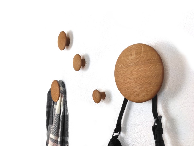 Lesen obešalnik konveksen