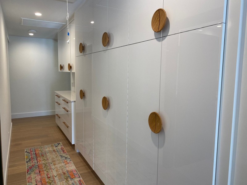 Lesen ročaj z robom