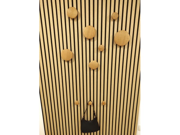 Leseni obešalniki za akustične panele - konveks