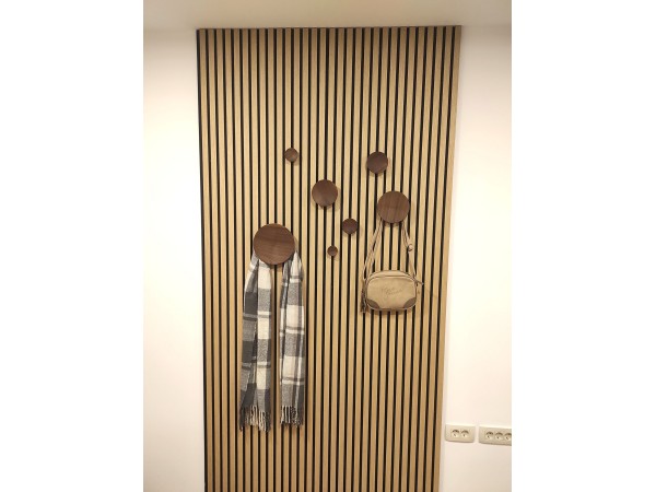 Leseni obešalniki za akustične panele