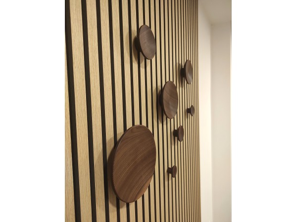 Leseni obešalniki za akustične panele