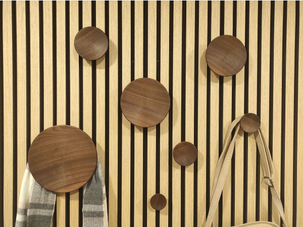 Leseni obešalniki za akustične panele