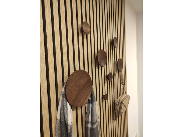 Leseni obešalniki za akustične panele